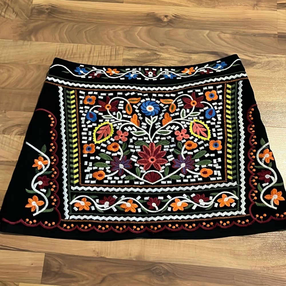 Black embroidered Lulus skirt